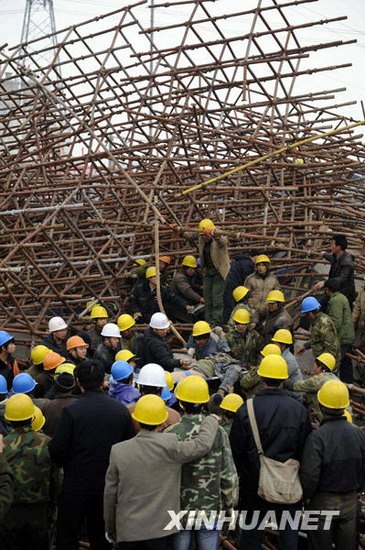 沪杭高铁工地施工脚手架倒塌