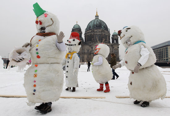 德国环保人士扮成雪人呼吁关注气候变化