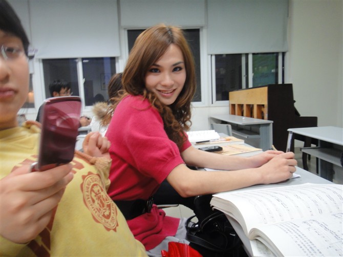 伪娘刘著火爆2010快男 伪娘刘著生活照[组图]