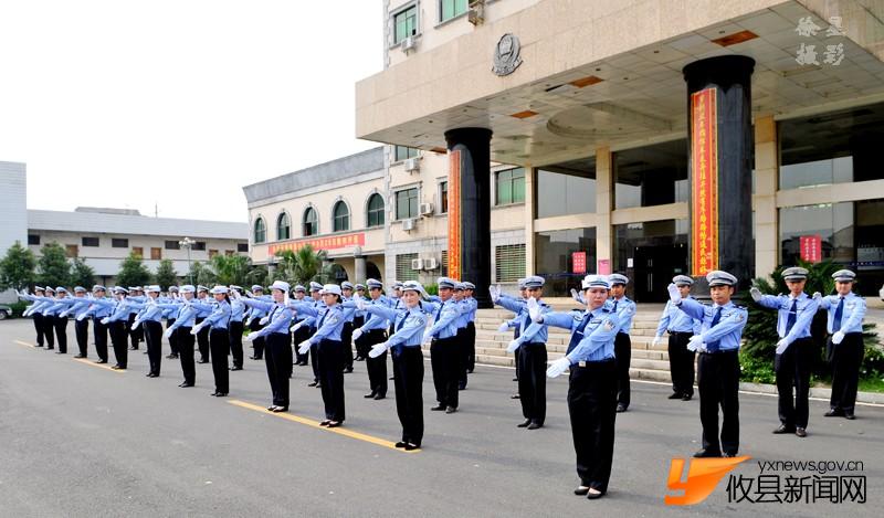 攸县交警进行规范手势训练