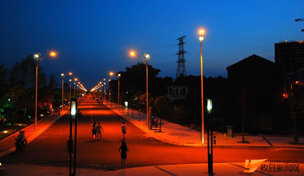 夜幕下的滨江大道