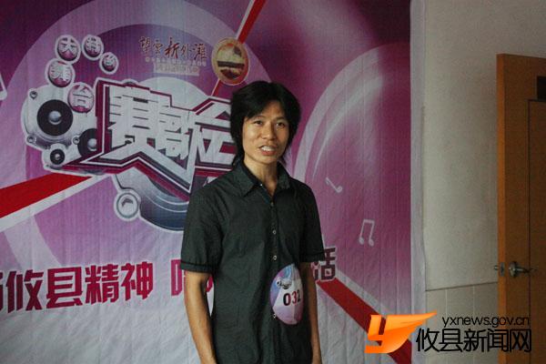 赛歌会现场夫妻档的恩爱缠绵
