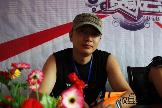赛歌会的评委们