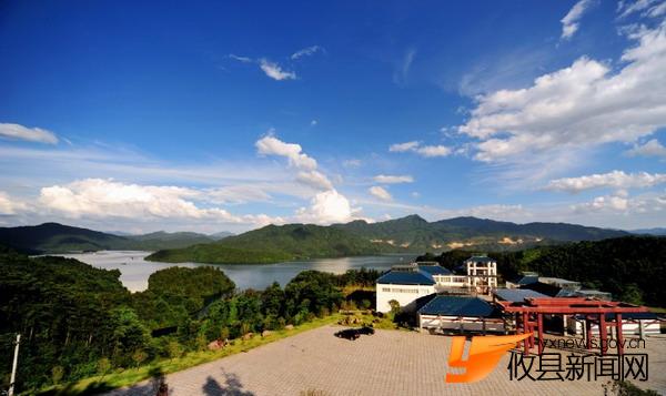 徐建新：夏日酒仙湖
