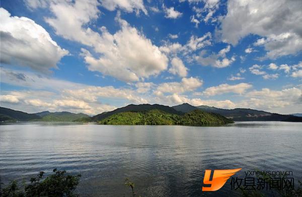 徐建新：夏日酒仙湖