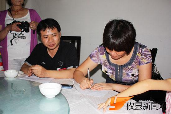 厚厚的一摞钱，满载一份份沉甸甸的爱心与希望