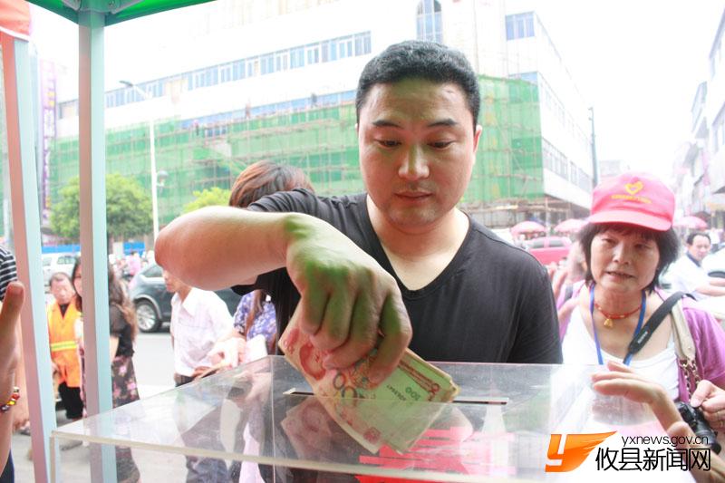 爱心点燃着小琼的生命