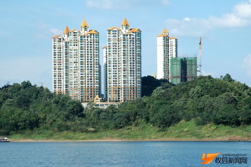 住在山里 住在江岸