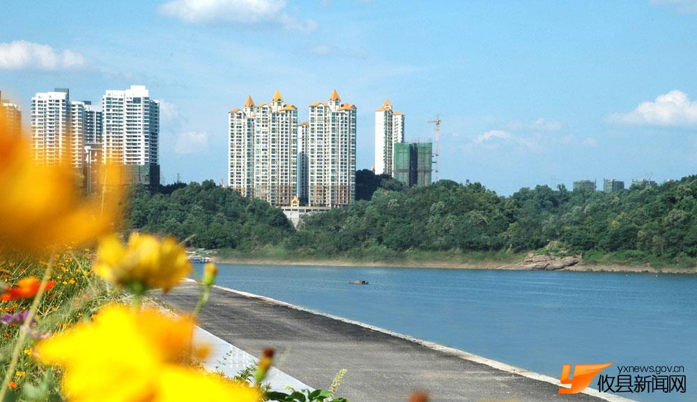 住在山里 住在江岸