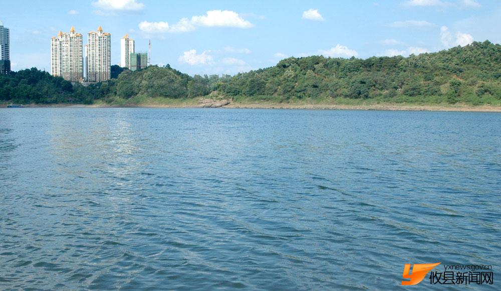 住在山里 住在江岸