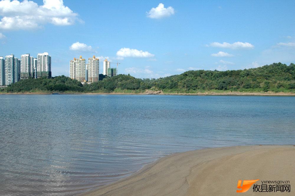 住在山里 住在江岸