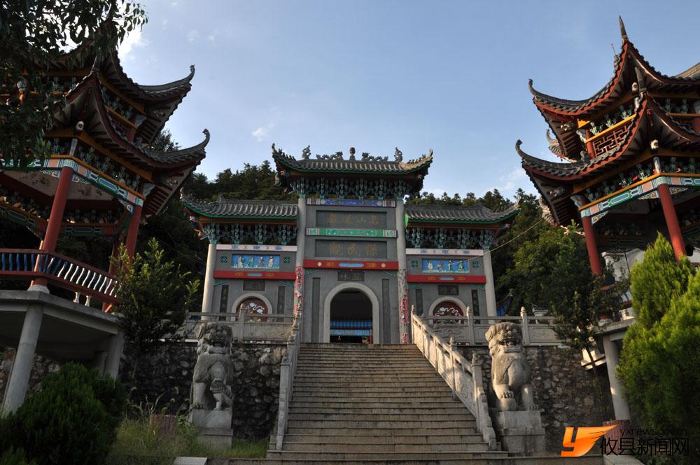 千年古刹宝宁寺