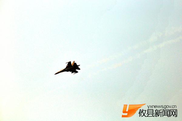 终于抓到了攸县上空飞机发射导弹的过程