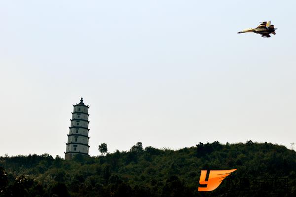 终于抓到了攸县上空飞机发射导弹的过程