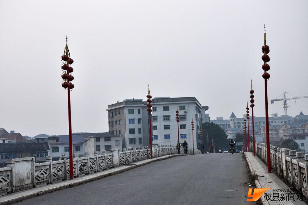 老桥新路灯