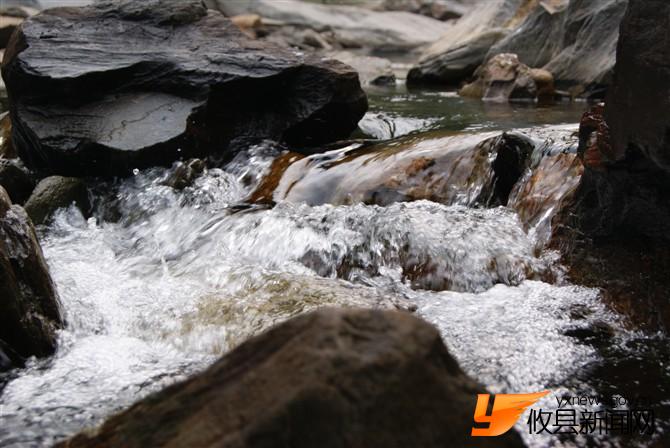 清泉石上流