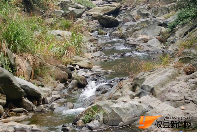 清泉石上流