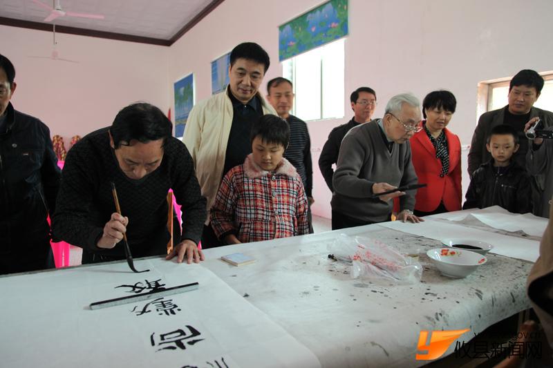 “攸县精神”现场给力挥墨