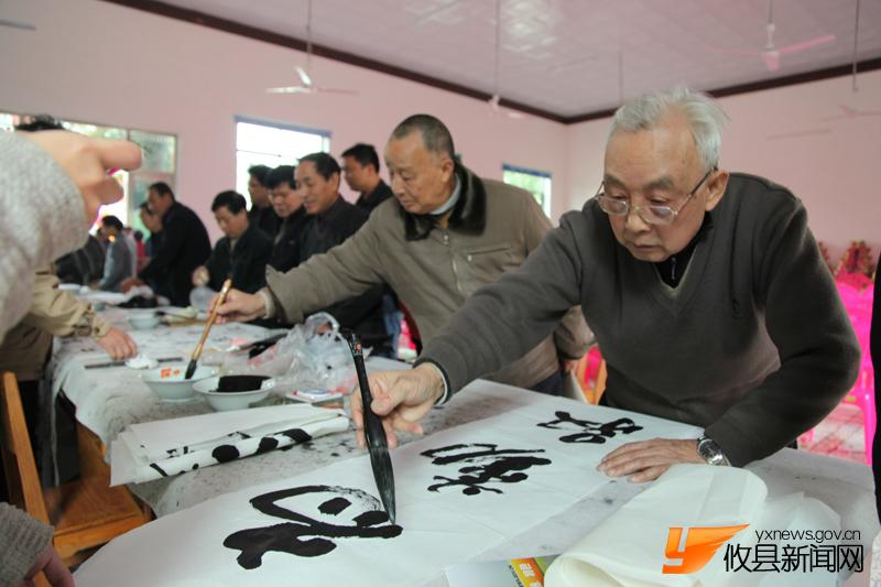 “攸县精神”现场给力挥墨