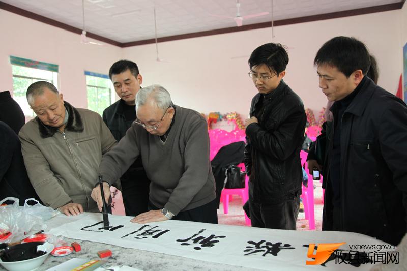 “攸县精神”现场给力挥墨