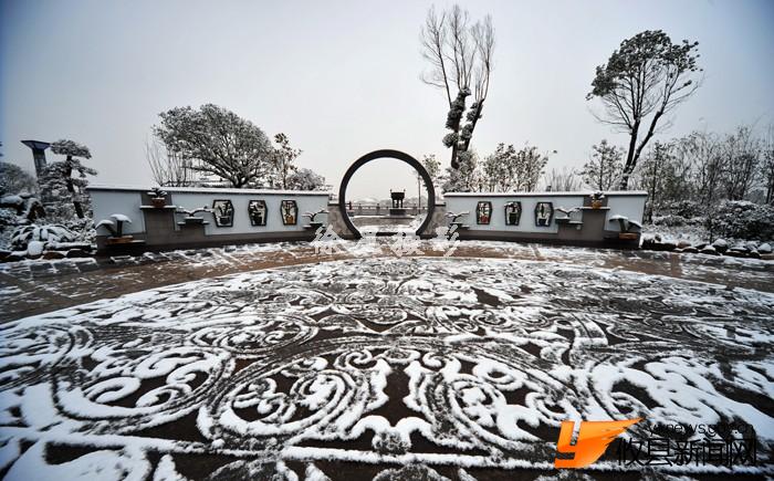 美丽的滨江大道雪景