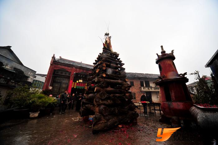 神农殿为民祈福“烧架香”实拍（组图） 