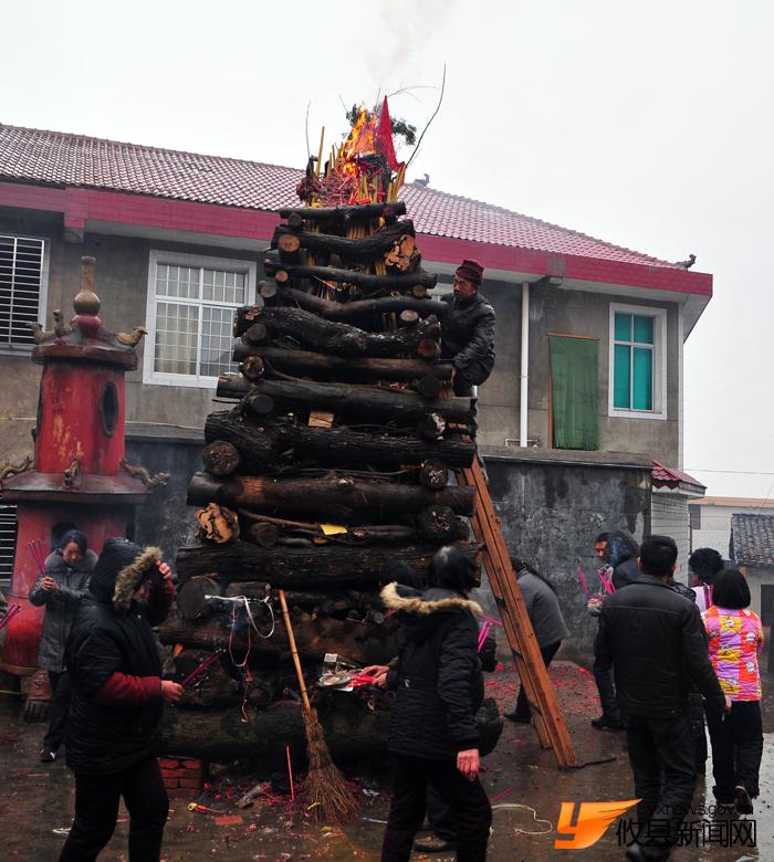 神农殿为民祈福“烧架香”实拍（组图） 