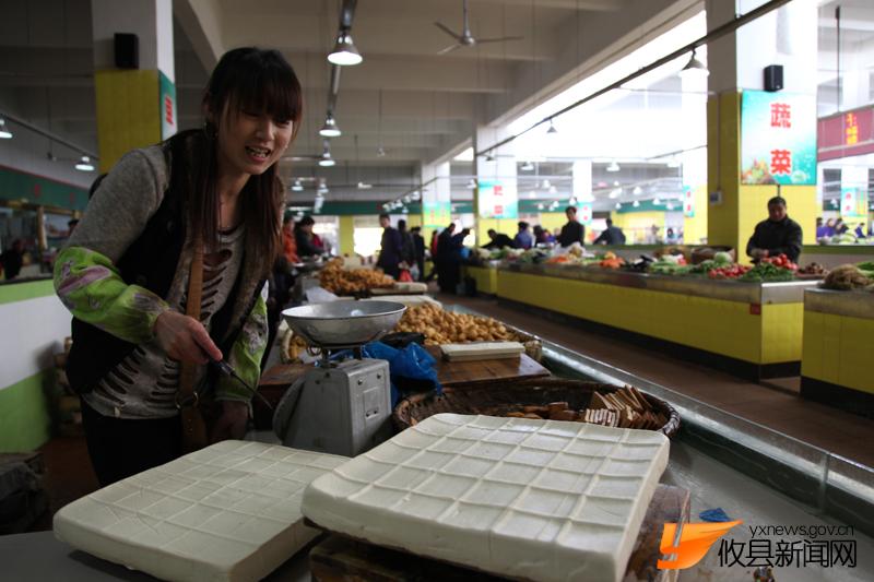 皇图岭惊现“豆腐西施”