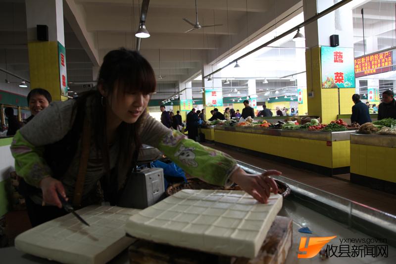皇图岭惊现“豆腐西施”