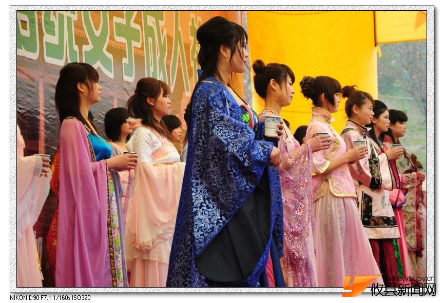 株洲石峰公园内再现女子成人礼