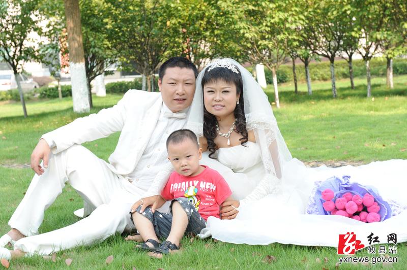 余爱华和罗秋红的结婚照