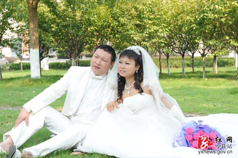 余爱华和罗秋红的结婚照