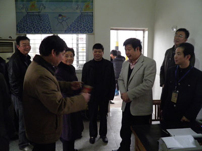 农历小年邝书记到李家巷验票站
