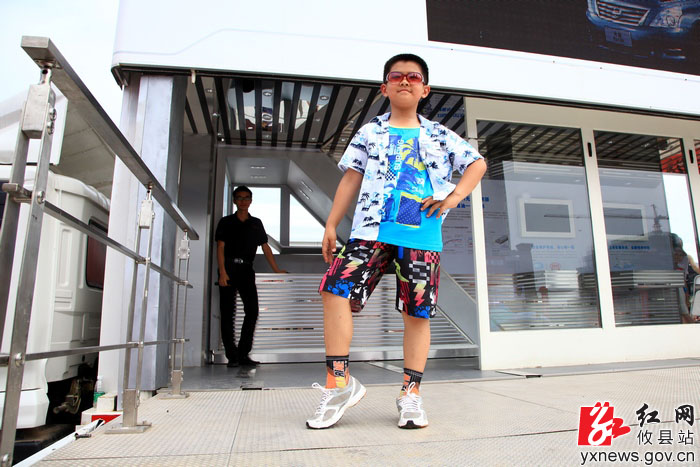 攸县车展上的小车模