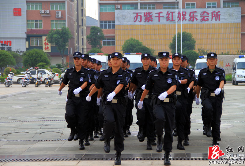 【陈轶峰摄影】攸县公安局巡特警汇报演练暨城区动态巡逻处警启动仪式