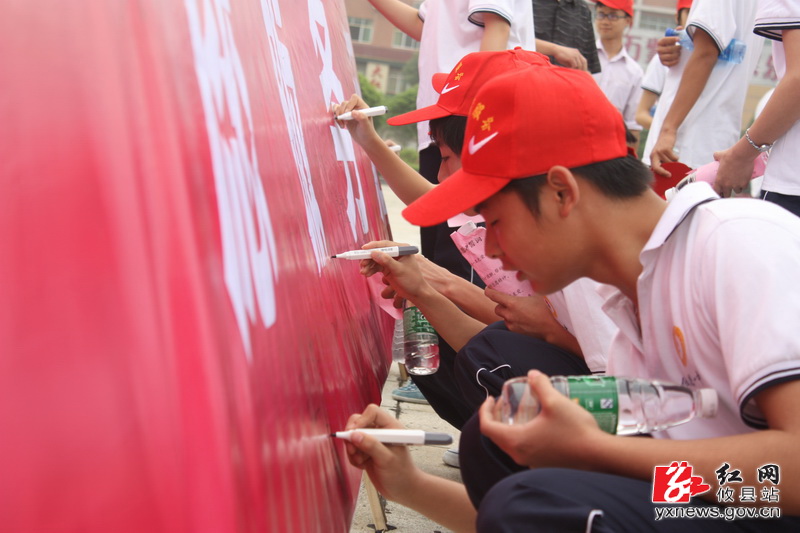攸县万名签名暨志愿者服务活动启动仪式——万人签名掠影