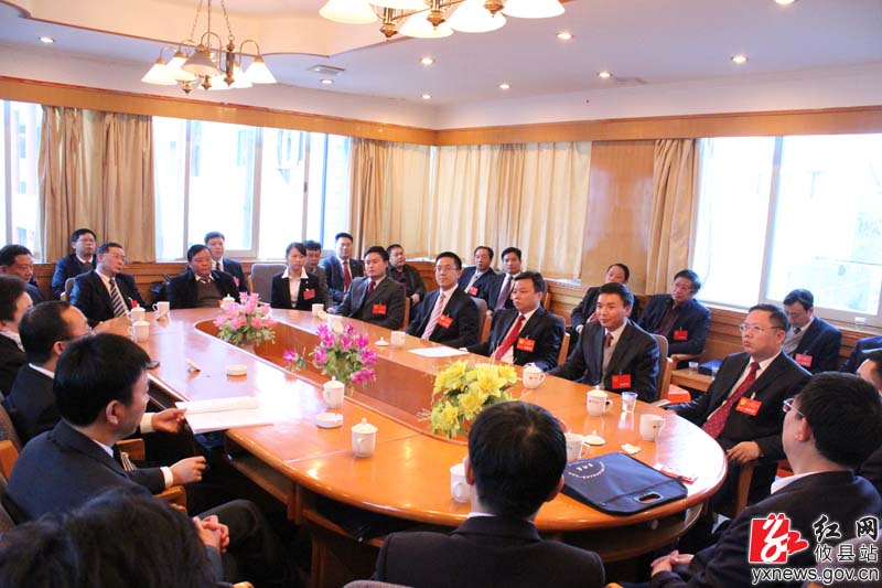 攸县第十六届人民代表大会第一次会议主席团会议掠影