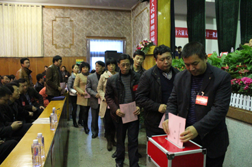 攸县第十六届人民代表大会第一次会议现场投票掠影
