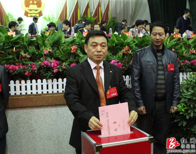 攸县第十六届人民代表大会第一次会议现场投票掠影