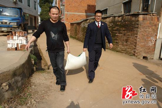 文明单位开展志愿服务照片
