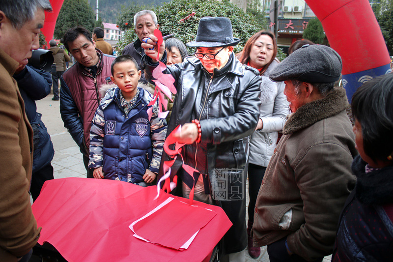 “攸县就是个好地方”摄影大赛作品展示：《剪纸》