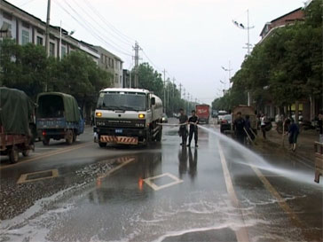 县城管局： 加强街道保洁 城貌焕然一新