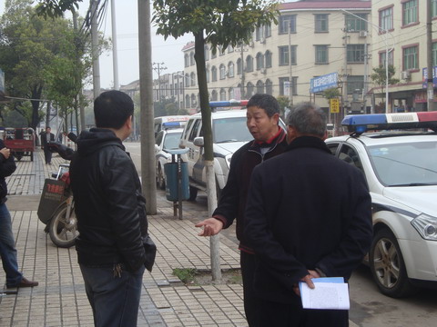 县司法局深入开展“上街进店大走访”活动