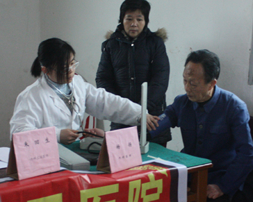 学习雷锋好榜样：民政部门联合爱心企业走进敬老院送温暖