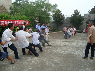 县司法局与山田村举行友谊拔河赛 培养共建情