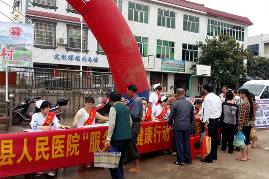 我院组织参与“送法下乡”义诊活动