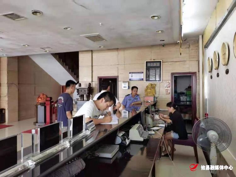 【党旗下的新时代文明实践：我为群众办实事】鸾山镇开展安全大检查行动