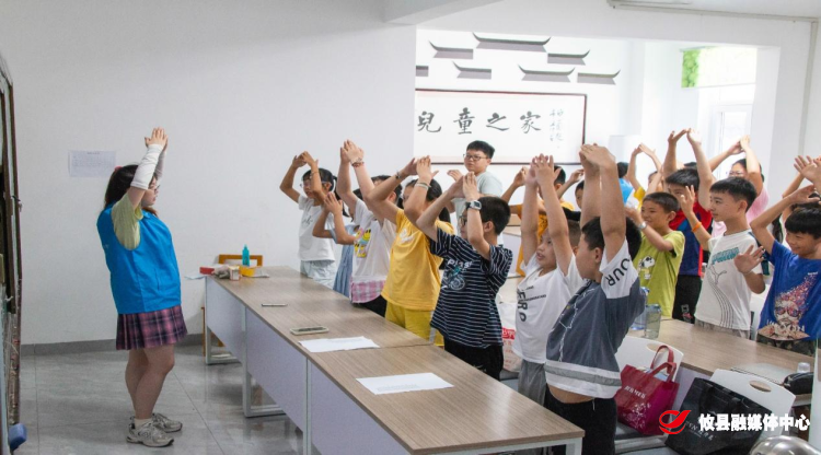 有声的感恩，无声的传递——石羊塘镇学生暑期培训班开设特色手语课堂