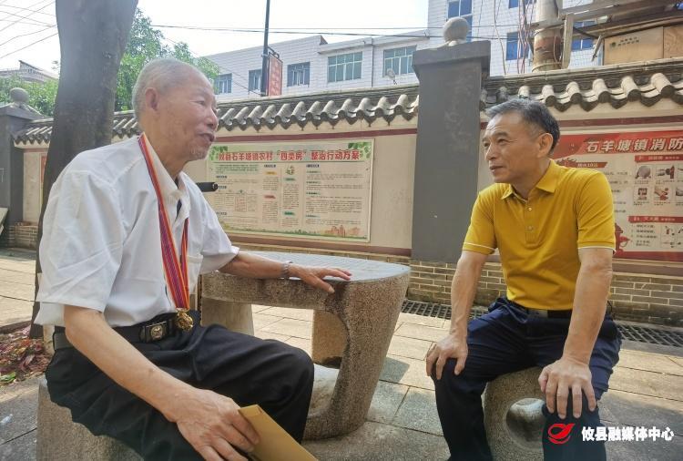 毛春良走访慰问老复员军人