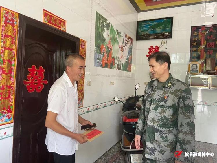 县人武部一行走访慰问退伍老兵
